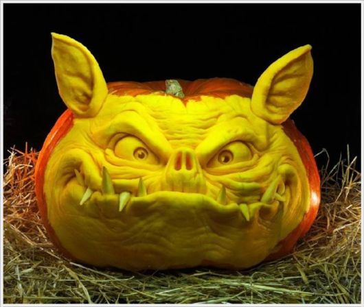 Awesome Sculptures Made From Pumpkins | Funzug.com