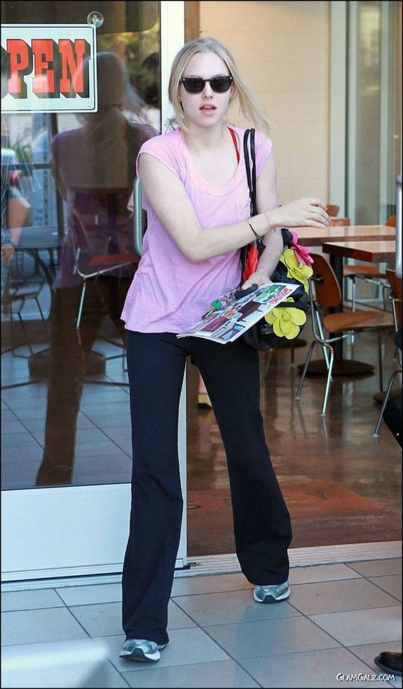 Pretty Amanda Seyfried Prancing Around