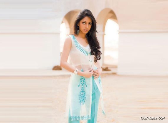 Click to Enlarge - Pakistani Fashion Models hotw