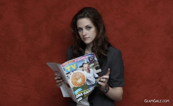 Click to Enlarge - Lovely Kristen Stewart Wallpapers