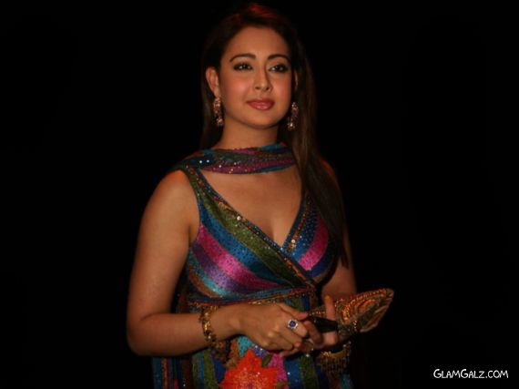 Click to Enlarge - Preeti Jhangiani Wallpapers