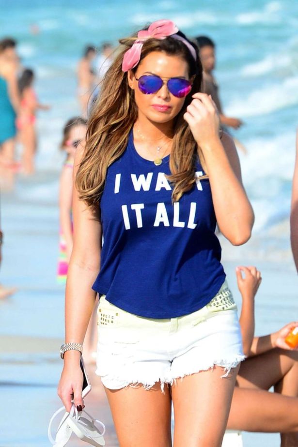 Jessica Wright Playing Volleyball On Beach