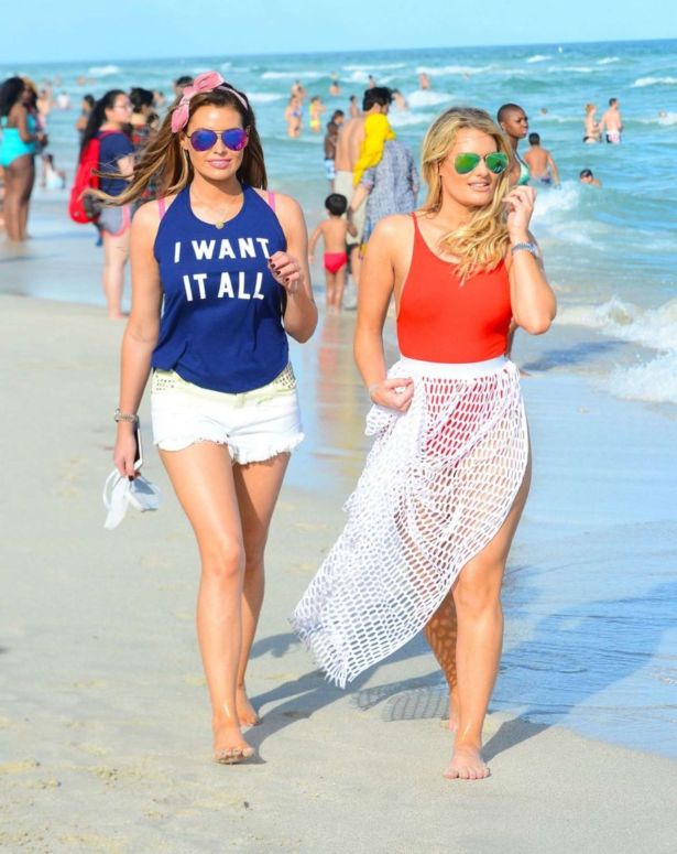 Jessica Wright Playing Volleyball On Beach